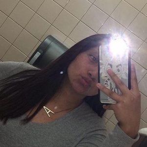 Meet your Posher, Alexia